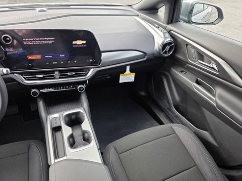 New 2026 Chevrolet Equinox EV LT image 17