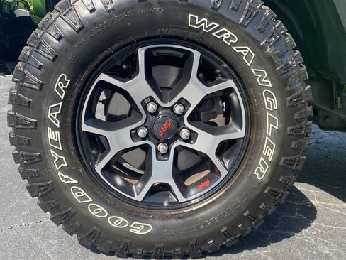 Used 2019 Jeep Wrangler Unlimited Rubicon w/ Cold Weather Group AWD/4WD image 7