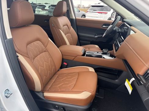 New 2026 Nissan Pathfinder Platinum w/ Cargo Package image 13