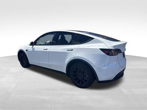 Used 2024 Tesla Model Y Long Range AWD/4WD image 5
