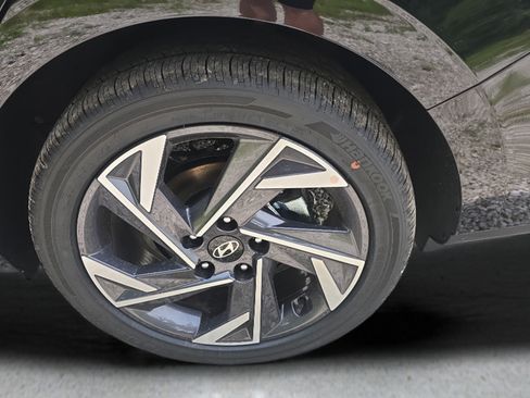 New 2026 Hyundai Elantra Limited FWD image 30