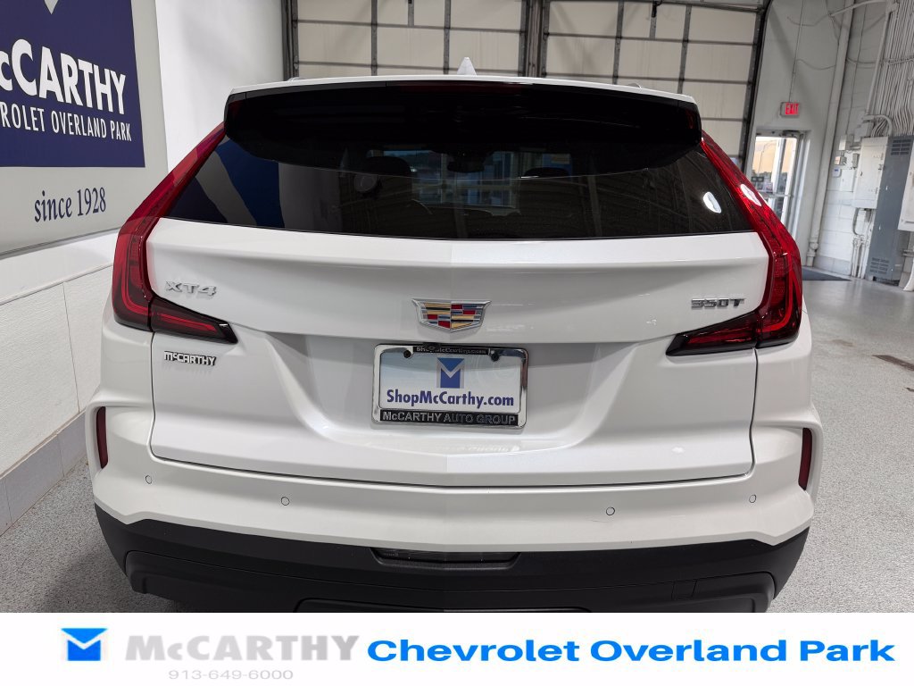 Used 2024 Cadillac XT4 Luxury w/ Cold Weather Package FWD image 6