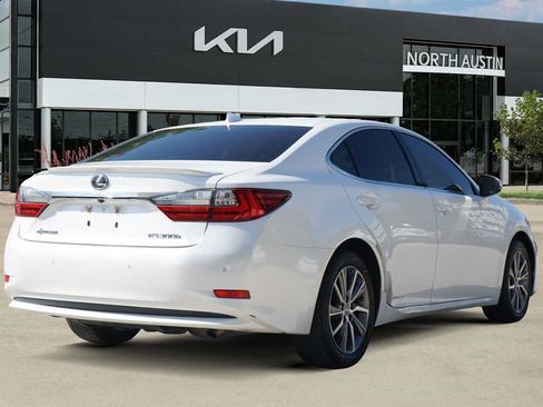 Used 2016 Lexus ES 300h w/ Premium Package w/Wood Trim FWD image 5