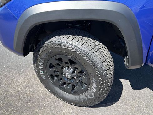 Used 2023 Toyota Tacoma TRD Off-Road w/ Advanced Technology Package image 5