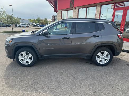 Used 2022 Jeep Compass Latitude w/ Convenience Group AWD/4WD image 8