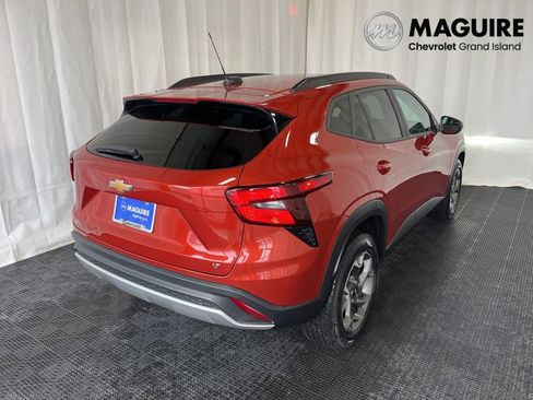 Used 2024 Chevrolet Trax LT w/ Driver Confidence Package FWD image 28