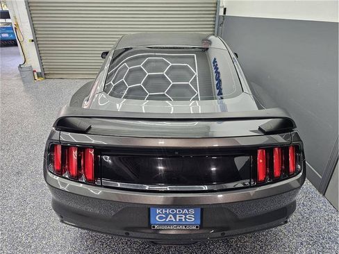 Used 2016 Ford Mustang Coupe RWD image 4