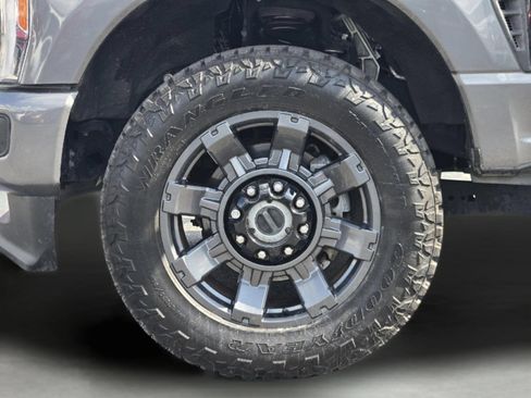 Used 2023 Ford F250 Lariat w/ Lariat Ultimate Package AWD/4WD image 8