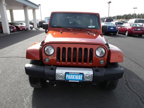 Used 2014 Jeep Wrangler Unlimited Sahara w/ Mopar Chrome Edition Group AWD/4WD image 8