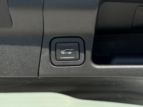 Used 2023 GMC Acadia Denali AWD/4WD image 18