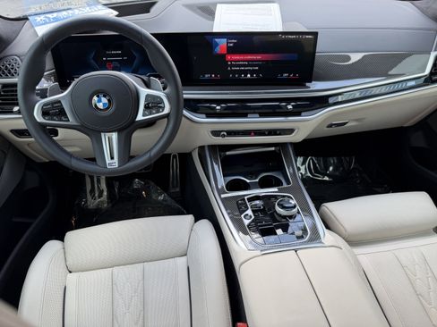 Used 2025 BMW X7 M60i image 13