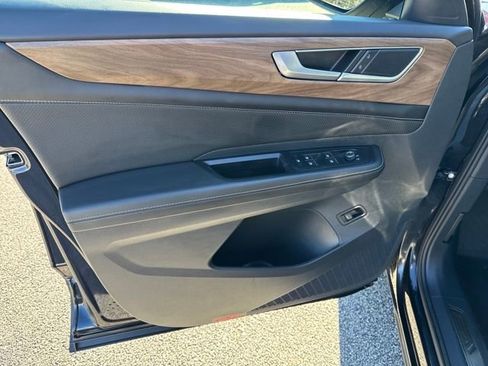 Certified 2025 Volkswagen Atlas SE image 11