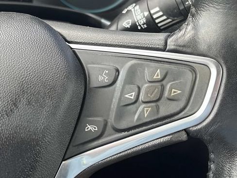 Used 2018 Chevrolet Equinox LT AWD/4WD image 24
