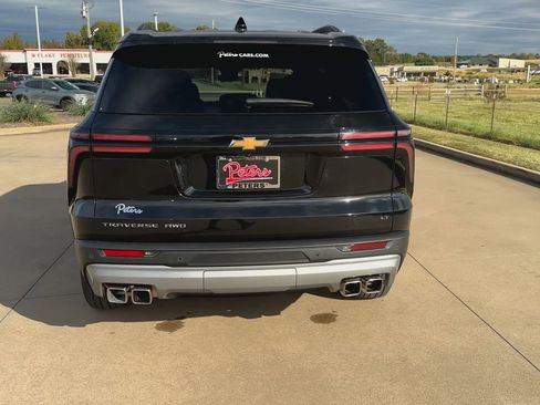 Used 2024 Chevrolet Traverse LT image 7