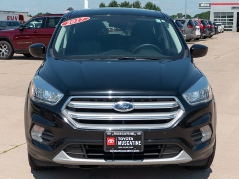 Used 2017 Ford Escape SE w/ SE Cold Weather Package AWD/4WD image 4