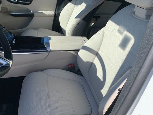 Used 2025 Mercedes-Benz GLC 300 4MATIC image 16