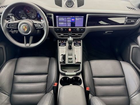Certified 2025 Porsche Macan image 28