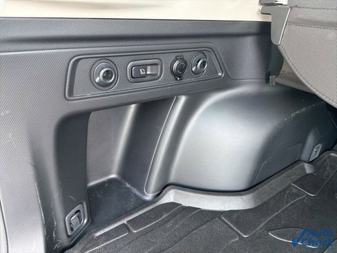 Used 2023 Subaru Forester Limited image 30