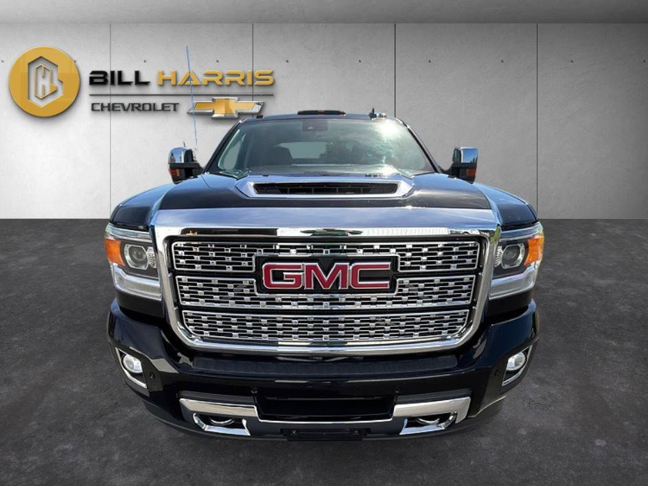 Used 2018 GMC Sierra 2500 Denali w/ Duramax Plus Package AWD/4WD image 2