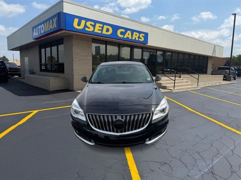 Used 2017 Buick Regal Sport Touring image 3