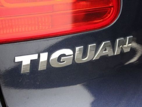 Used 2016 Volkswagen Tiguan S image 8