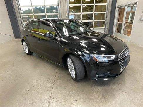 Used 2018 Audi A3 e-tron Premium Plus w/ Technology Package image 7