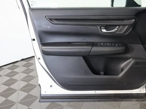 Used 2023 Honda CR-V LX image 10