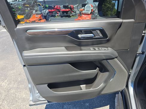 Used 2025 Chevrolet Tahoe LS AWD/4WD image 14