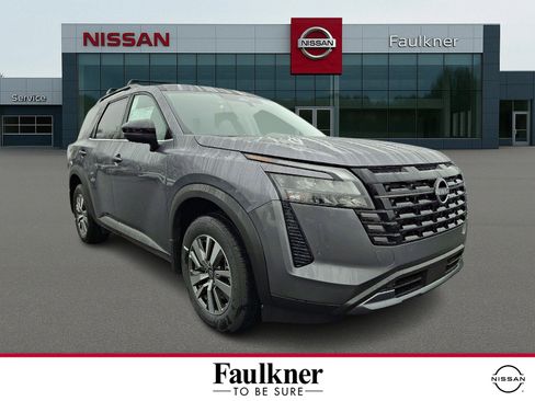 New 2026 Nissan Pathfinder SL image 1