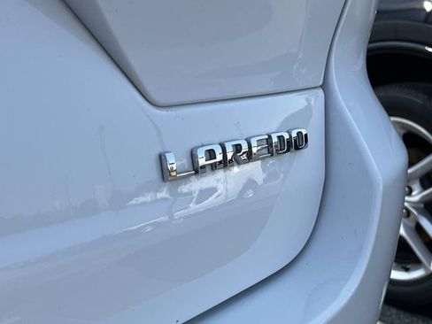 Used 2023 Jeep Grand Cherokee Laredo w/ Luxury Tech Group I AWD/4WD image 12