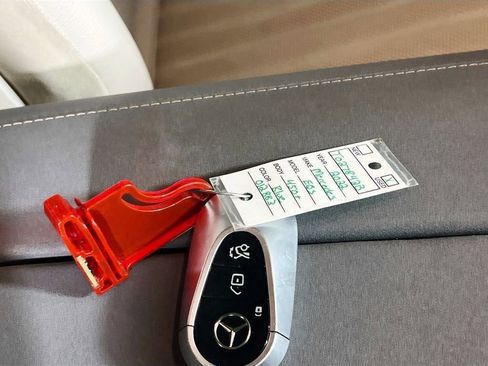 Used 2022 Mercedes-Benz EQS 450+ Sedan image 32