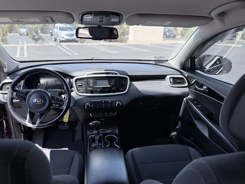Used 2016 Kia Sorento LX w/ LX Convenience Package image 14