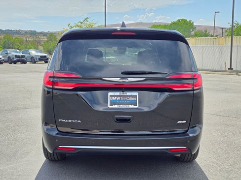 Used 2026 Chrysler Pacifica Select AWD/4WD image 5