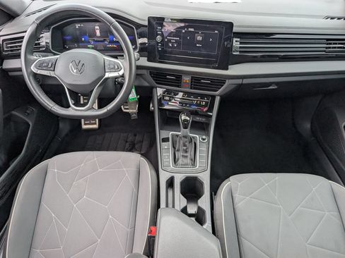 Used 2025 Volkswagen Jetta Sport FWD image 9