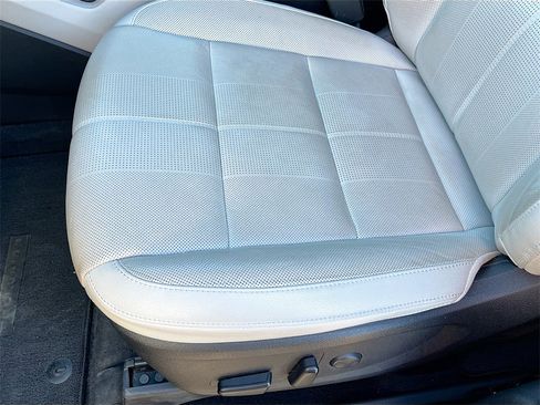 Used 2022 Kia Telluride EX w/ EX Premium Package image 19