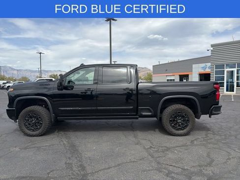 Used 2024 Chevrolet Silverado 2500 High Country w/ Midnight Edition AWD/4WD image 11