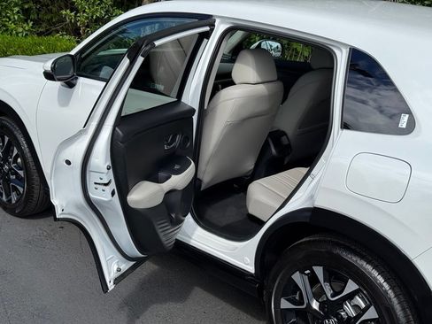 Certified 2026 Honda HR-V EX-L image 13