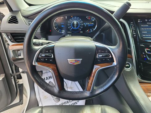 Used 2020 Cadillac Escalade Luxury AWD/4WD image 23