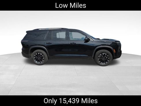 Used 2024 Chevrolet Traverse Z71 w/ LPO, Floor Liner Package AWD/4WD image 2