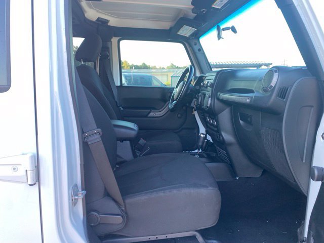 Used 2018 Jeep Wrangler Unlimited Sport w/ Connectivity Group AWD/4WD image 13