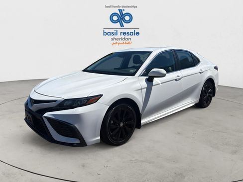 Used 2024 Toyota Camry SE FWD image 2