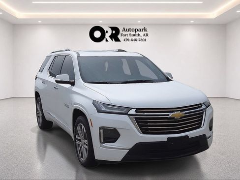 Used 2022 Chevrolet Traverse High Country FWD image 1