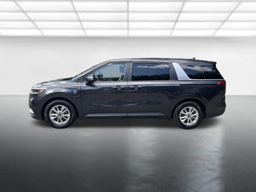 Used 2024 Kia Carnival LX FWD image 2