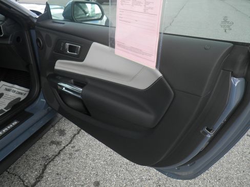 Used 2025 Ford Mustang Premium image 23