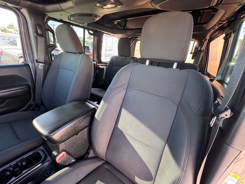 Used 2018 Jeep Wrangler Unlimited Sport image 19