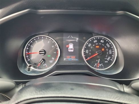 Used 2020 Toyota RAV4 XLE image 23