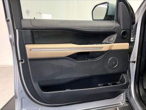 Used 2022 Ford Expedition Max Limited image 25
