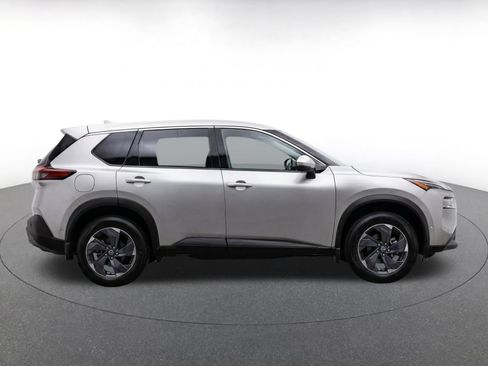Used 2025 Nissan Rogue SV FWD image 10