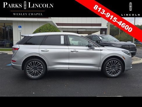 Used 2020 Lincoln Corsair Reserve image 3