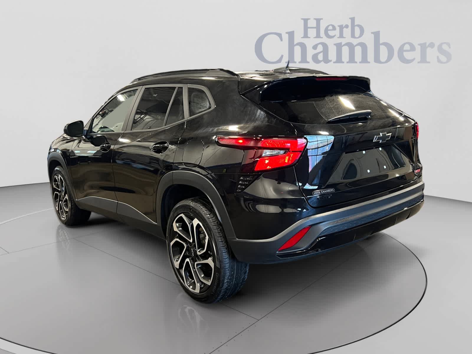 Used 2025 Chevrolet Trax RS w/ Sunroof Package FWD image 3